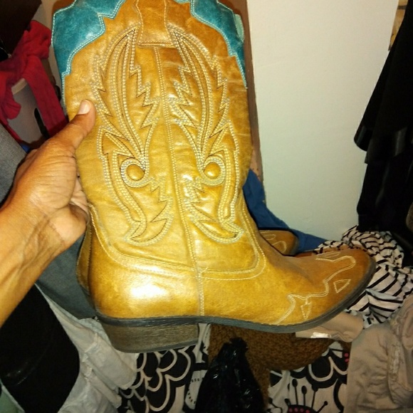 Boots - Picture 1 of 3